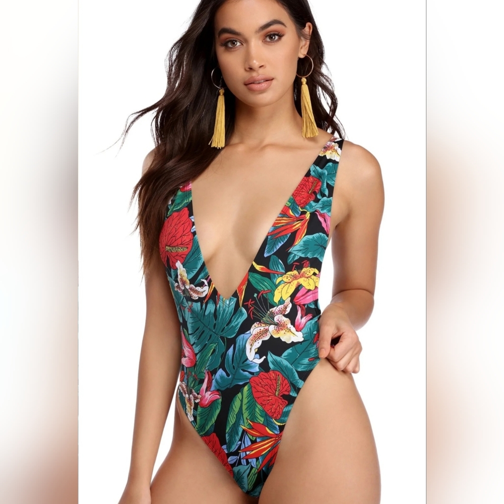 NWT Windsor Floral Print One Piece Swimsuit Size XL